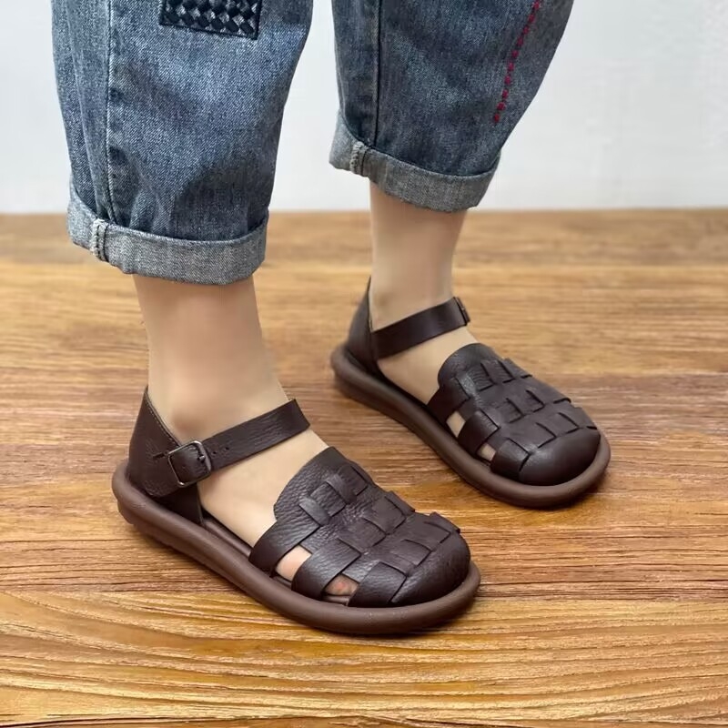 Käsitsi valmistatud Rooma sandaalid naistele 2024. aasta suveks, uued platvormkingad, mitmekülgsed retrohõngulised kinnise ninaga kootud seapuuriga kingad.