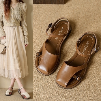 Xiaoxiangi stiilis Baotou sandaalid naiste suvised pealisrõivad 2025. aasta uus stiil Guofeng ühesõnaline vöö väljaminevad õõnsad õõnsad tagumised õõnsad ühekihilised kingad