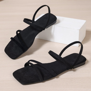 Prantsuse stiilis naistele mõeldud sandaalid 2025. aasta uued suvised haldjasstiilis kandilise ninaga lamedad moodsad väliskaubanduse pluss-suuruses sandaalid mustad Euroopa suuruses