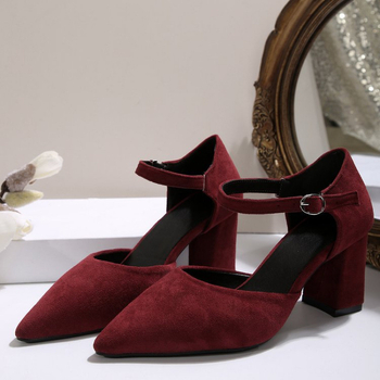 Külkereskedelmi cipők plus size temperamentumos hegyes csattal, dagály velúr tündér stílusú Joker vastag cipők nagykereskedelemmel