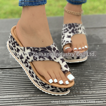 2023. aasta suvised Euroopa ja Ameerika platvormil leoparditrükiga vabaaja sussid pluss-suuruses