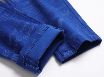 Új 2023-as nyári utcai férfi farmer, digitális nyomtatású, zöld, fiatalos, népszerű, szűk, középderekú nadrág