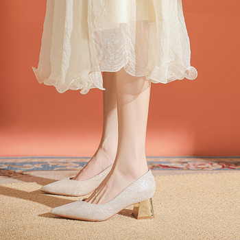 Francia pezsgőszínű, plus size magassarkú, női egyszerű, mindenhez illő, elegáns, vastag sarok, nem fáradt, hegyes orrú, menyasszonyi cipők szoknyával