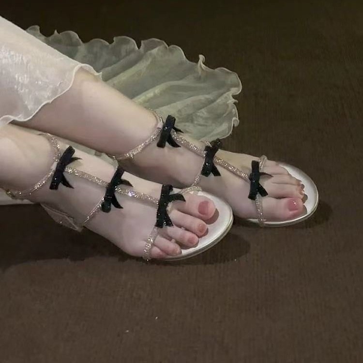 Strasszos masnis ezüst szandálok Női 2025 nyári vastag sarkú tündér stílusú külső viselet szandál masnival