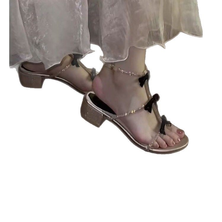 Strasszos masnis ezüst szandálok Női 2025 nyári vastag sarkú tündér stílusú külső viselet szandál masnival