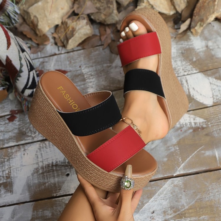 Tarpvalstybinė prekyba Didelis dydis 2025 Naujos moteriškos basutės su pleištiniu kulnu, šlepetės platforma, storapadis, apvalios nosies laisvalaikio basutės Didmeninė prekyba