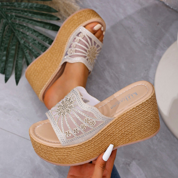 Basutės ir šlepetės moteriški vasariniai drabužiai madingi tuščiaviduriai kalnų krištolas pleišto tipo aukštakulniai laisvalaikio moteriški tarpvalstybinės užsienio prekybos basutės