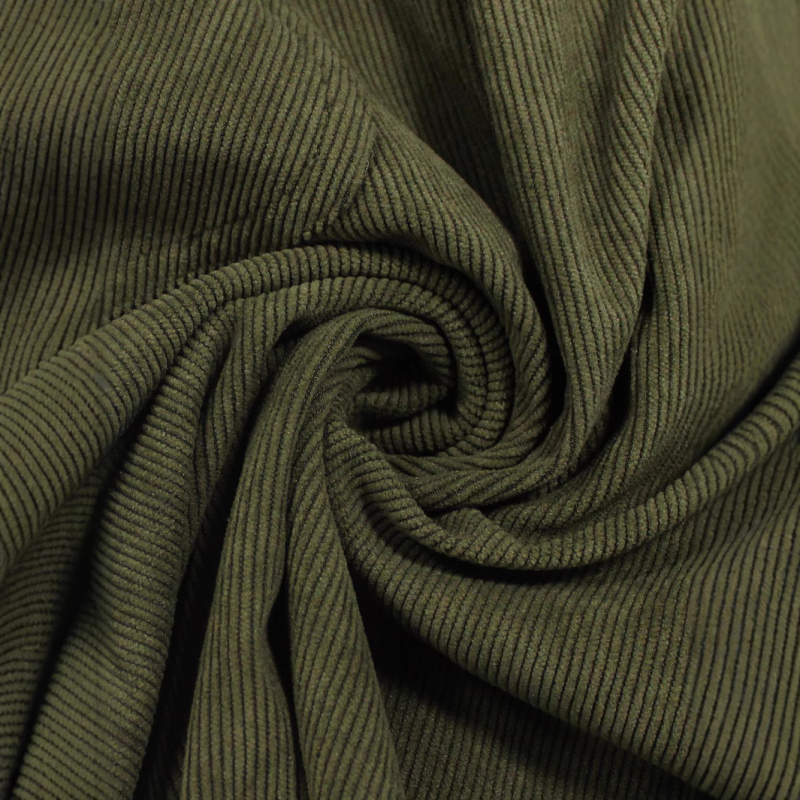 Tarptautinis „Amazon“ europietiškas ir amerikietiškas moteriškas vidutinio ilgio, plius dydžio elegantiškas sijonas su kišene ir užtrauktuku gale.