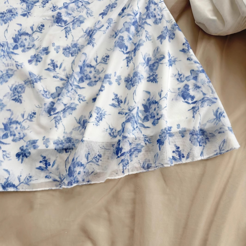 Európai és amerikai francia stílusú kék virágmintás sling ruha nyári új derekú vakációs sling ruha