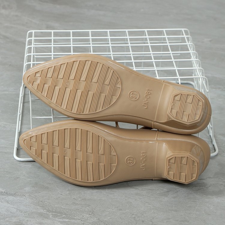 Smailios nosies storo kulno viengubi bateliai 2024 m. pavasario sezonui, vidutinio kulno, seklios burnos, monograminės sagties viršutiniai drabužiai, patogūs darbo batai