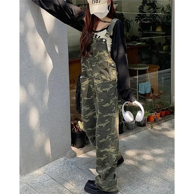 Camouflage színű internetes hírességek farmer overalljai nőknek 2024 nyár új, laza, széles szárú, sokoldalú, karcsúsító megjelenésű, padlóig érő nadrágok divatosak