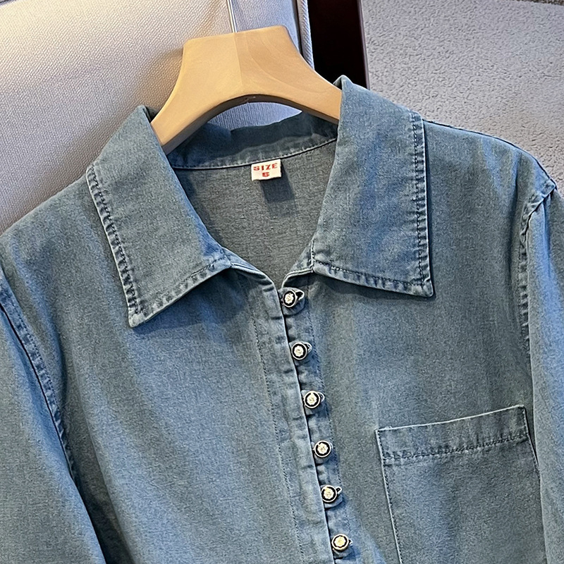 Guangdžou trylika linijų didelių prekių sprogimai ~ aukšto pojūčio retro temperamento sagtis džinsiniai marškinėliai moteriški pavasario ir rudens Joker krūva