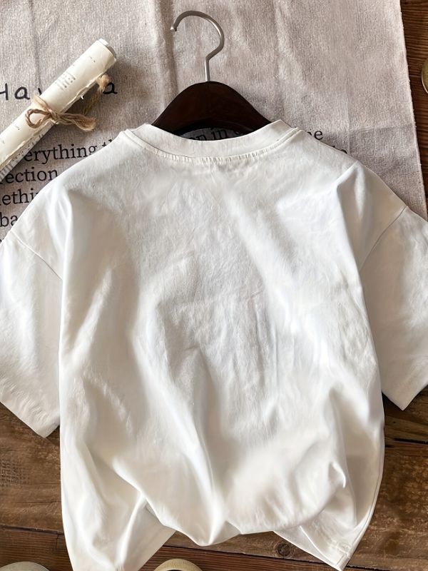 Női lezser kerek nyakú póló mintás tájképes nyomtatással, rövid ujjú poliészter kötött felsőrésszel, négy fő részére alkalmas.