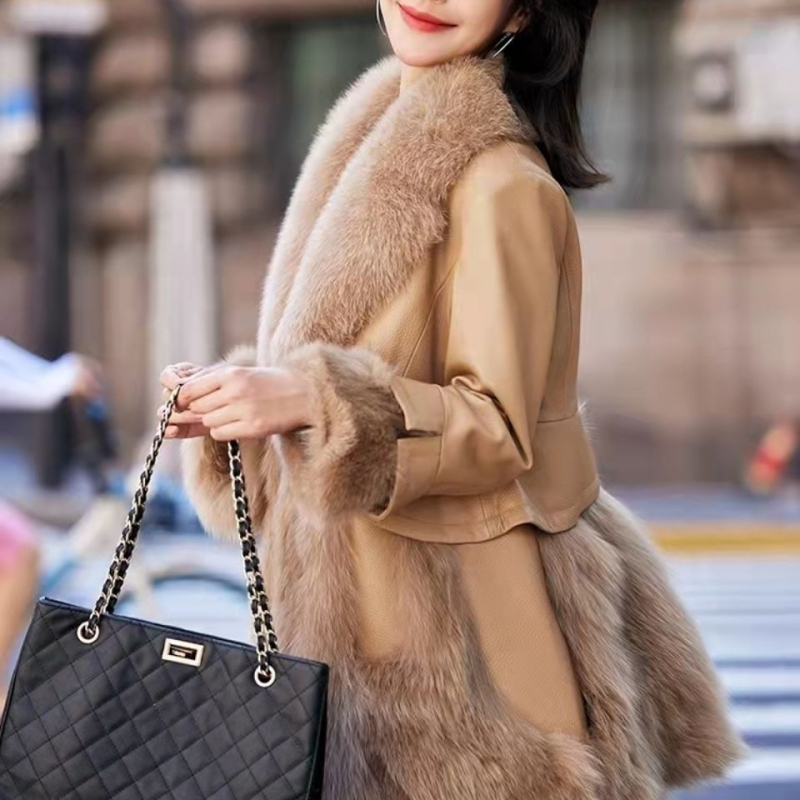 Naujas siuvinėtas dirbtinis kailinis paltas vidutinio ilgio žieminis madingas korėjietiško stiliaus medvilninis paltas iš lapės kailio imitacijos moterims