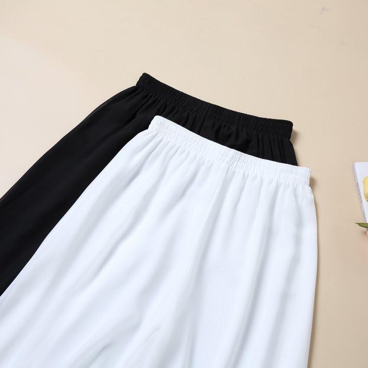 Nemzeti stílusú felsőkkel és sifon ingekkel, nemzeti stílusú hálós nadrággal, hosszú nadrággal, női nadrággal, bő szárú nadrággal, rövidített nadrággal kombinálható.