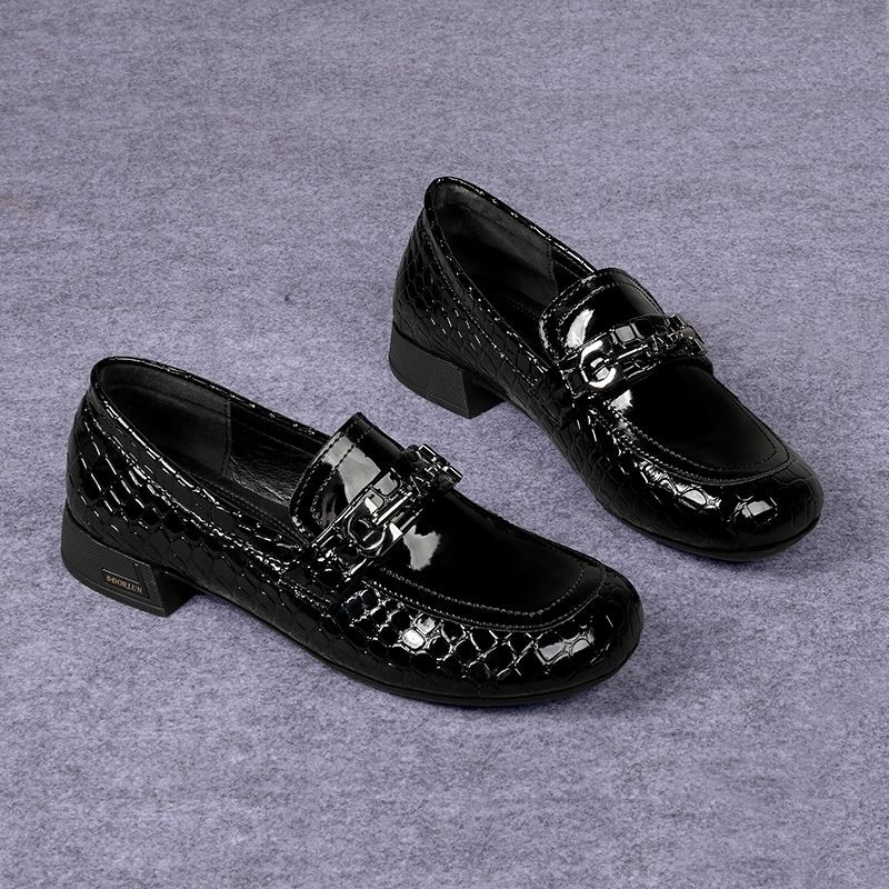 Európai állványos tavaszi új női cipők lakkbőr lapos kerek orrú sokoldalú egylábas viselet vastag sarok boldog cipő nőknek