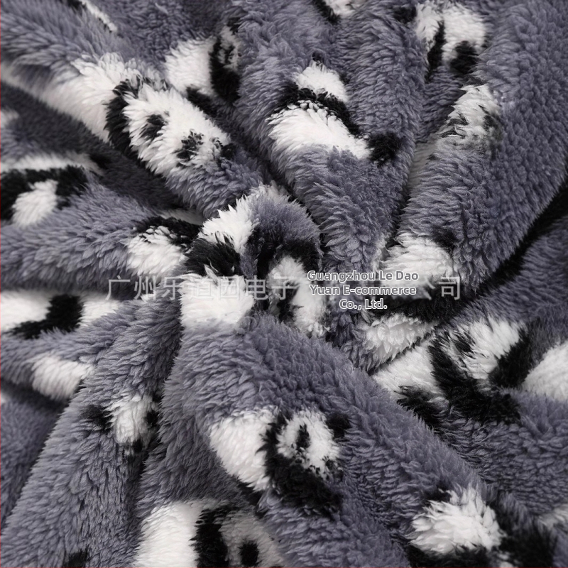 Mikina s dlhým rukávom, klopou a vreckami, cezhraničnou európskou a americkou potlačou aztéckej červenej pandy, ultrajemným rakúskym zamatom a kontrastnými farbami