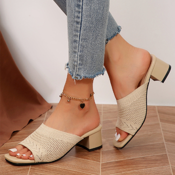 2025 m. vasaros naujos, plius dydžio, austos, aukštakulnės basutės ir megztos šlepetės su storu kulnu, europietiškos ir amerikietiškos mados moteriškos basutės, šlepetės