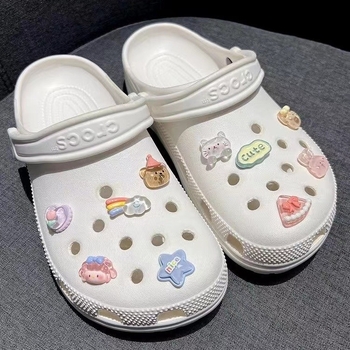 Tarpvalstybiniai pritaikomi „Cross Hole“ batai „pasidaryk pats“ aksesuarai Mieli animacinių filmukų batai Gėlė Permatomi meškiukai Triušiai Debesėliai Batų sagčių rinkinys