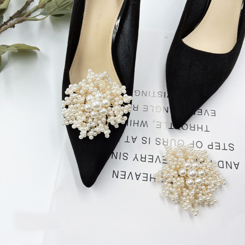 Hanyou papuošalai, išskirtiniai rankų darbo karoliukai, „pasidaryk pats“ nuimama batų sagtis, gražūs krištoliniai aukštakulniai bateliai, gėlė