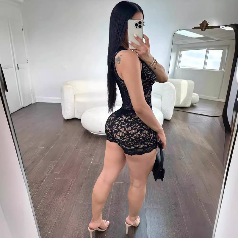 2025 Nove čipkaste uske bez rukava, vruće djevojke, seksi V-izrez, šuplje, uskog kroja za žene, ljetne crne kratke hlače