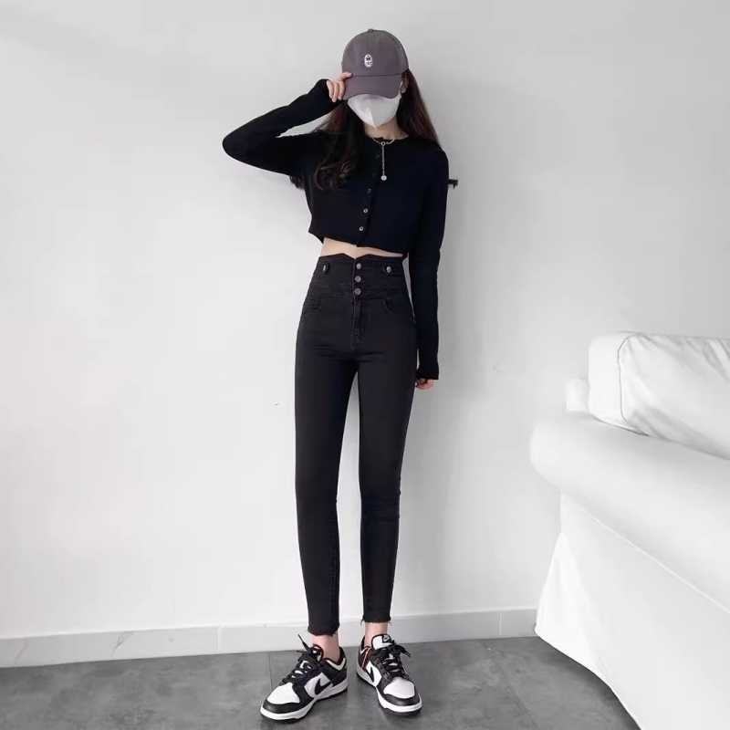 Γυναικείο τζιν με λεπτή γραμμή, κορεάτικου στιλ, με ψηλή μέση και στενή εμφάνιση, για την άνοιξη και το φθινόπωρο του 2024, σε στυλ all-match, με τραχιά άκρα.