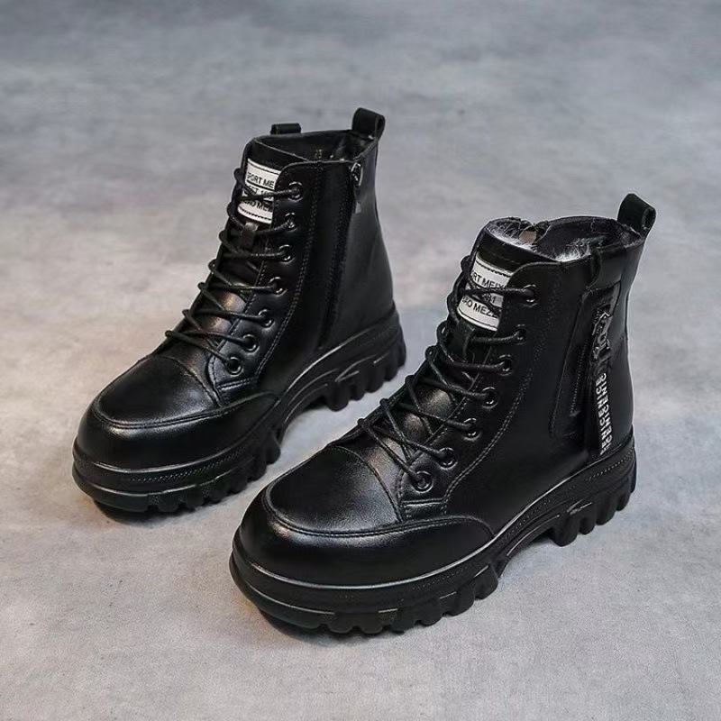 Internete išgarsėję moteriški 2024 m. rudens ir žiemos „Martins Boots“ batai – maži storapadžiai medvilniniai bateliai su vilnos pamušalu, britiško stiliaus.