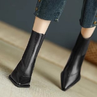 Εξωτερικού Εμπορίου για μεγάλα μεγέθη, Νέες μπότες και μποτάκια Western με μυτερή μύτη, Φθινοπωρινές και Χειμερινές μπότες Martin με ψηλοτάκουνα, Γυναικείες κοντές μπότες με χοντρό τακούνι