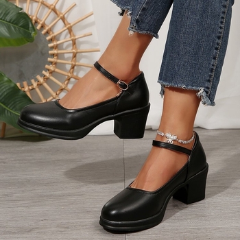 Μοντέρνα παπούτσια Mary Jane με μεσαίο τακούνι και αγκράφα, σε διασυνοριακό μέγεθος, σε νέο μονόχρωμο χρώμα, σε απόθεμα, χονδρικής.