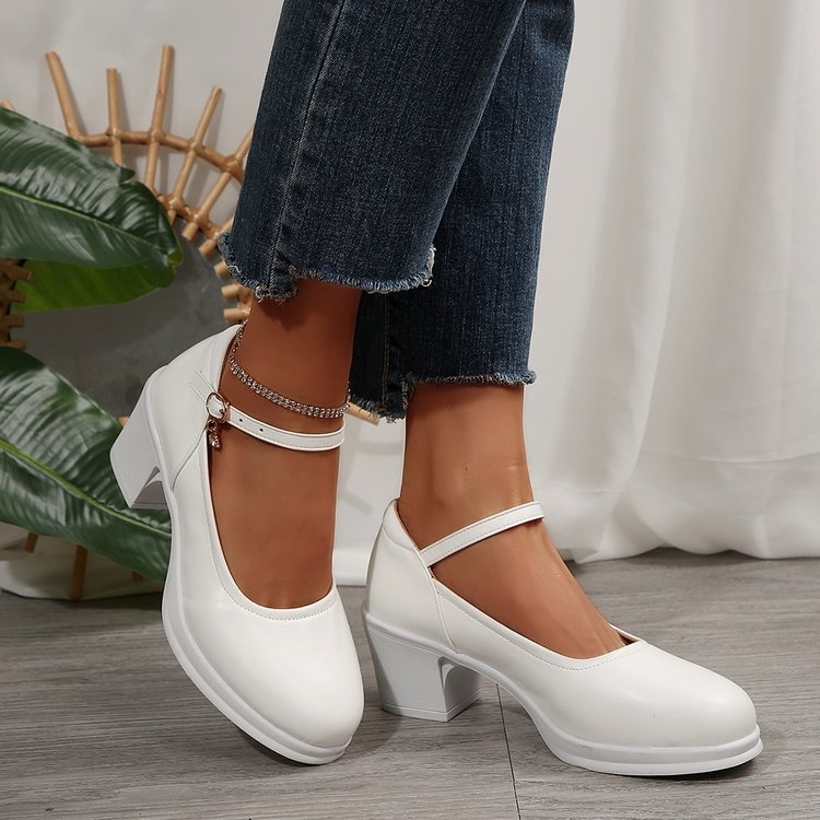 Μοντέρνα παπούτσια Mary Jane με μεσαίο τακούνι και αγκράφα, σε διασυνοριακό μέγεθος, σε νέο μονόχρωμο χρώμα, σε απόθεμα, χονδρικής.