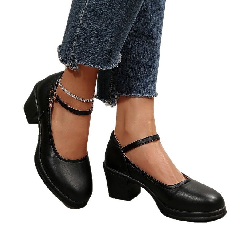 Μοντέρνα παπούτσια Mary Jane με μεσαίο τακούνι και αγκράφα, σε διασυνοριακό μέγεθος, σε νέο μονόχρωμο χρώμα, σε απόθεμα, χονδρικής.