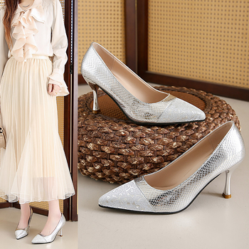 Διασημότητες στο Διαδίκτυο που ράβουν σέξι σανδάλια Baotou με άδειο τακούνι 2023 Νέο στυλ κομψά γυναικεία παπούτσια μόδας σανδάλια