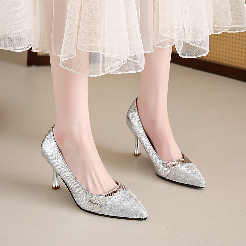 Διασημότητες στο Διαδίκτυο που ράβουν σέξι σανδάλια Baotou με άδειο τακούνι 2023 Νέο στυλ κομψά γυναικεία παπούτσια μόδας σανδάλια