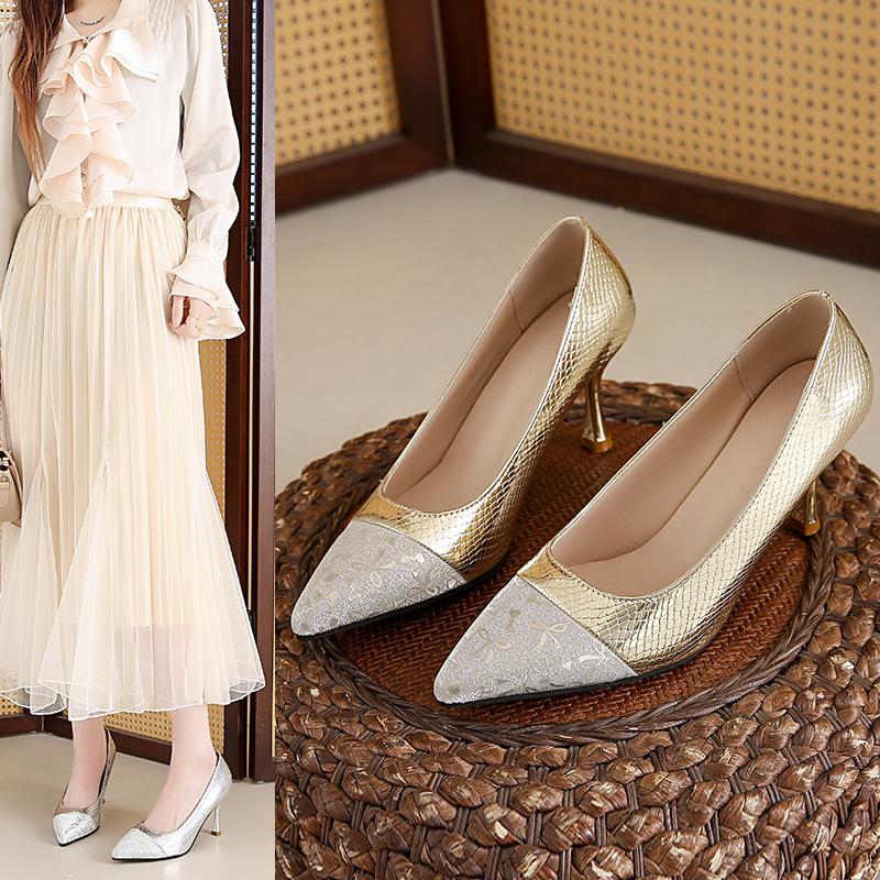 Διασημότητες στο Διαδίκτυο που ράβουν σέξι σανδάλια Baotou με άδειο τακούνι 2023 Νέο στυλ κομψά γυναικεία παπούτσια μόδας σανδάλια