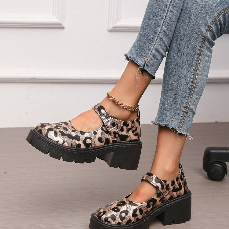 Διασυνοριακό εξωτερικό εμπόριο 2024 νέα hollow plus size γυναικεία loafers εξωτερικού εμπορίου λεοπάρ print χοντρό τακούνι ψηλοτάκουνα casual γυναικεία παπούτσια χονδρικής