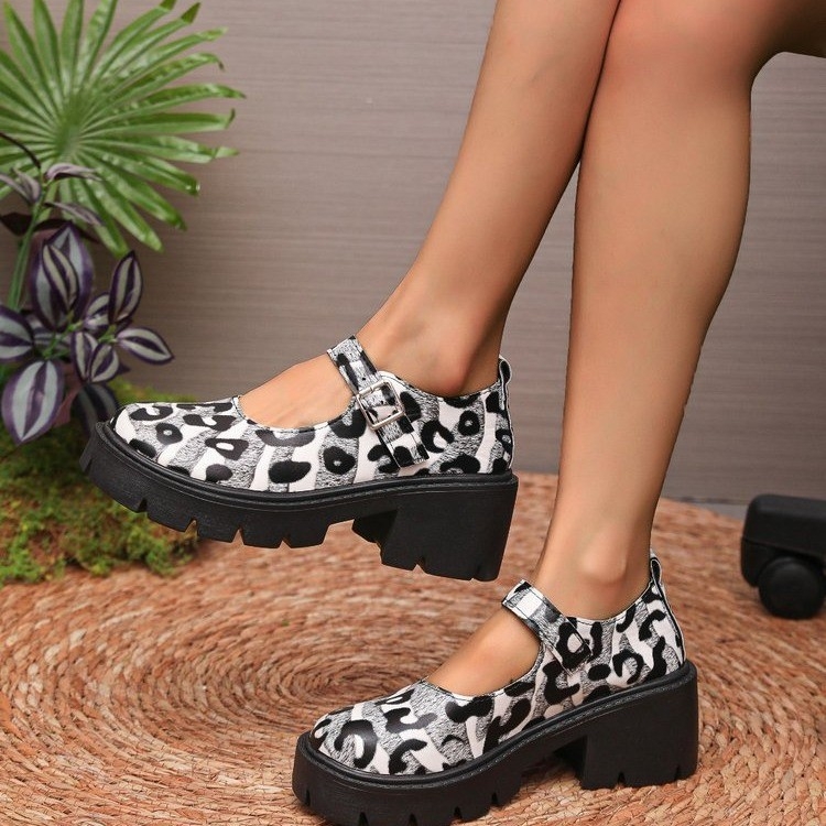 Διασυνοριακό εξωτερικό εμπόριο 2024 νέα hollow plus size γυναικεία loafers εξωτερικού εμπορίου λεοπάρ print χοντρό τακούνι ψηλοτάκουνα casual γυναικεία παπούτσια χονδρικής