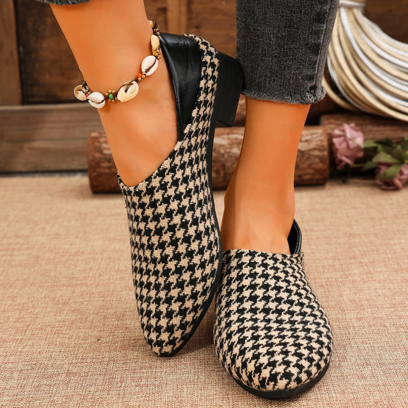 Νέο ευρωπαϊκό και αμερικανικό διασυνοριακό εξωτερικό εμπόριο για το φθινόπωρο του 2024 για γυναικεία παπούτσια μόδας plus size με χοντρό τακούνι, μυτερά γυναικεία παπούτσια χονδρικής