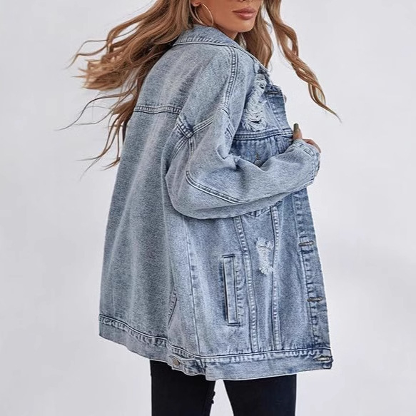 Nauja, per sieną parduodama „Amazon TEMU“ moteriška per didelė džinsinė striukė, plėšyta, suplėšyta džinsinė striukė ir paltas.