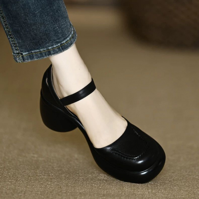 Μικρά γυναικεία χοντρά σανδάλια μέχρι τα κάτω δάχτυλα, καλοκαιρινά, με χοντρό τακούνι, δερμάτινα με αγκράφα και πλατφόρμα, ψηλοτάκουνα παπούτσια με αγκράφα και ρηχό στόμα.