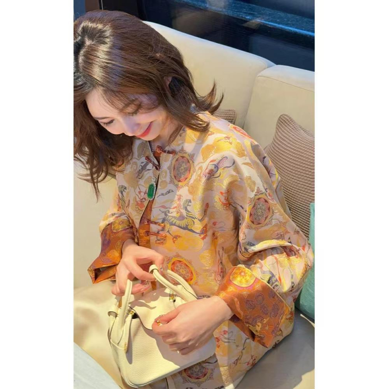 Φόρεμα QC νωρίς την άνοιξη 2024 Νέα γυναικεία ρούχα Νέο κινέζικο φόρεμα Tang Κινέζικο στυλ μικρό πουκάμισο Song Jin Pans κουμπιά τοπ κίτρινο εξωτερικό