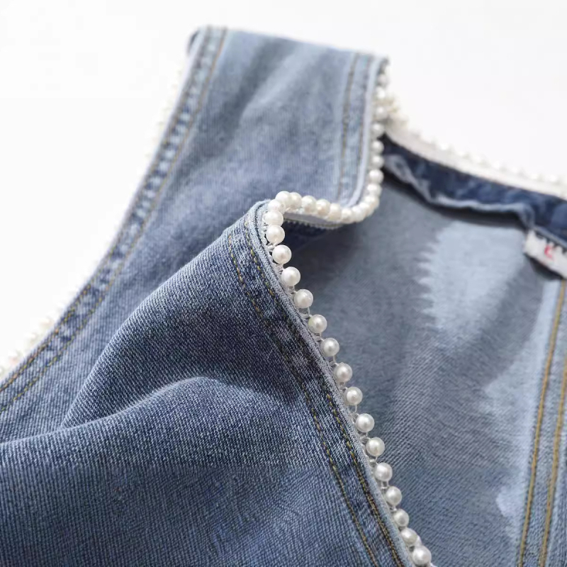 Γυναικείο τζιν γιλέκο, κοντό, άνοιξη 2024, νέο κορεάτικο στυλ, βαρέως τύπου, αμάνικο μπουφάν με χάντρες, σε στενή γραμμή, μοντέρνο