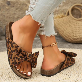 2025 m. europietiškos ir amerikietiškos vasaros naujos moteriškos basutės ir šlepetės, minkštos, vieno žodžio „boken“ drugelio formos, atsparios žemei, slankiojančios plokštelės mazgo formos paplūdimio šlepetės, didmeninė prekyba