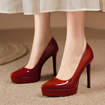 Υψηλής ποιότητας κόκκινα γαμήλια παπούτσια 2024 Νέο γαλλικό μοντέλο Cheongsam με ψηλοτάκουνα γυναικεία νύφη Xiuhe κοστούμι τοστ παπούτσια