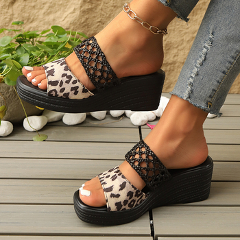 Tarpvalstybinė užsienio prekyba 2025 m. vasaros naujos pleištinės šlepetės moterims, plius dydžio leopardo rašto seksualios romėniškos šlepetės