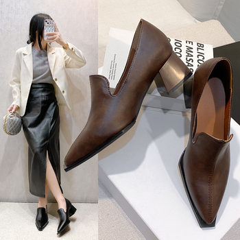 2025 új fekete ingázó kényelmes bőr cipő női puha bőr magassarkú hegyes vastag sarkú cipő vintage magassarkú őszi