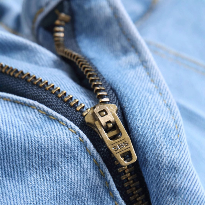 Férfi új, egyszerű ingázó farmernadrág, karcsúsított, kis lábméretű, divatos, csinos farmer