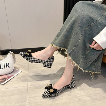 Női cipők, széles lábfejű, pufók, új, hegyes, sekély, masni, vastag sarok, mindenhez illő, bebújós cipő, Chanel stílusú, kockás mintás