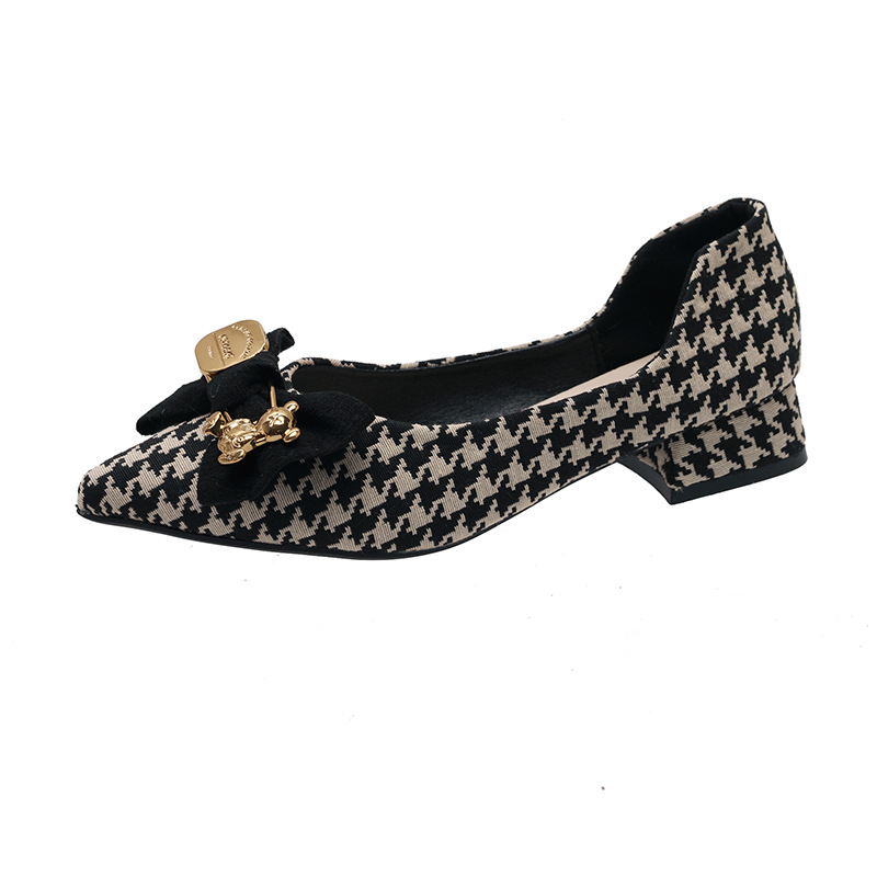 Női cipők, széles lábfejű, pufók, új, hegyes, sekély, masni, vastag sarok, mindenhez illő, bebújós cipő, Chanel stílusú, kockás mintás