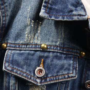 Saplēsta, nobružāta džinsa jaka, vīriešu 2025. gada pavasara un rudens brīva, moderna virsējā virspuse, mazgāta darba apģērba garām piedurknēm.