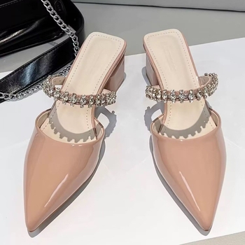 Nuogas, fėjos stiliaus lakuotos odos smailios šlepetės 2025 m. pavasario ir vasaros nauji moteriški viršutiniai drabužiai prancūziški elegantiški basutės storais kulnais